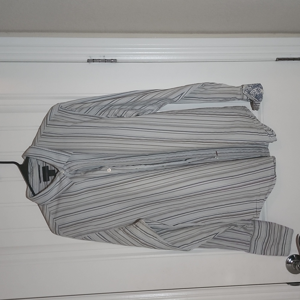 Long-sleeved dress shirt